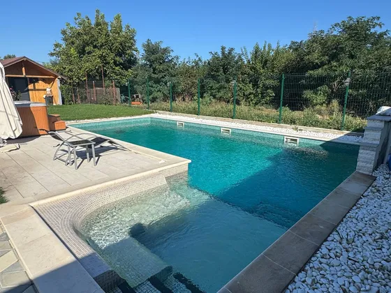 Piscina noastră de acasă - Placări mozaic în București, realizată de Piscine Design (fotografia 1)